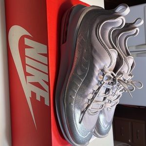 Women Nike Air Max size 9.5